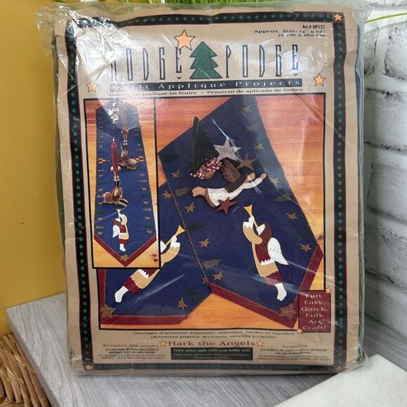 Hodge Podge HP121 Quilt Applique Hark the Angels Christmas Runner 14” X 72” - Picture 1 of 8